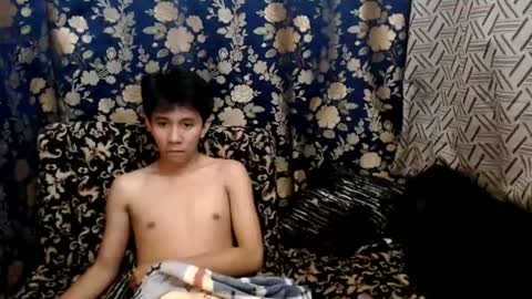 Snapshot of petiteasian_boy chatting on June 24, 4:44 am cute vir online show from June 24, 4:44 am
