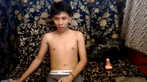 Snapshot of petiteasian_boy chatting on June 26, 3:33 am cute vir online show from June 26, 3:33 am