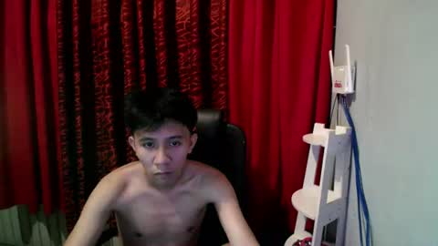 Snapshot of petiteasian_boy chatting on June 26, 3:49 pm cute vir online show from June 26, 3:49 pm