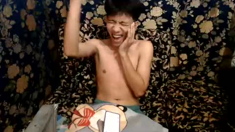 Snapshot of petiteasian_boy chatting on June 28, 6:19 am cute vir online show from June 28, 6:19 am