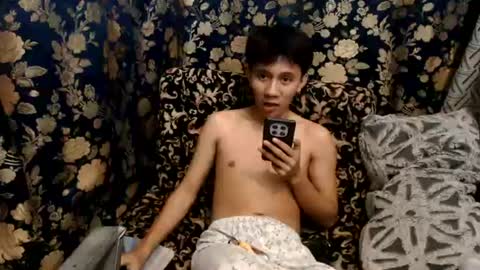 Snapshot of petiteasian_boy chatting on July 8, 6:34 pm cute vir online show from July 8, 6:34 pm