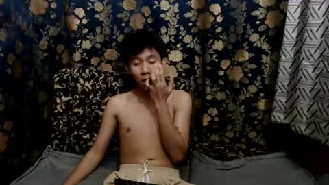 Snapshot of petiteasian_boy chatting on July 16, 11:49 am cute vir online show from July 16, 11:49 am