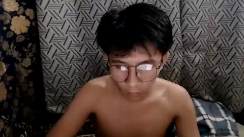 Snapshot of petiteasian_boy chatting on July 25, 12:03 pm cute vir online show from July 25, 12:03 pm