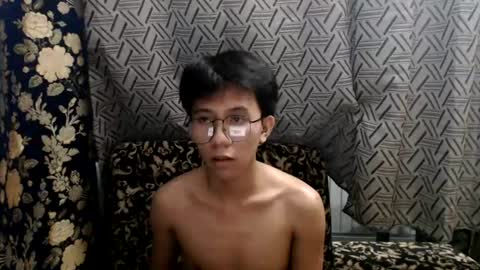 Snapshot of petiteasian_boy chatting on July 26, 3:19 pm cute vir online show from July 26, 3:19 pm