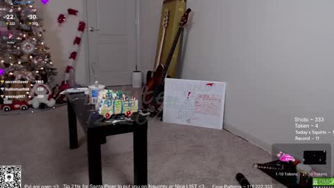 Snapshot of petitebrat chatting on December 21, 12:42 am PiperAvery online show from December 21, 12:42 am
