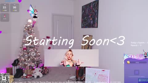 Snapshot of petitebrat chatting on December 22, 7:31 pm PiperAvery online show from December 22, 7:31 pm