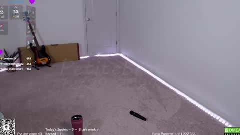 Snapshot of petitebrat chatting on December 30, 2:31 am PiperAvery online show from December 30, 2:31 am
