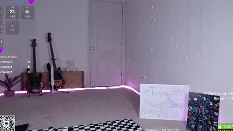 Snapshot of petitebrat chatting on February 25, 9:46 pm PiperAvery online show from February 25, 9:46 pm