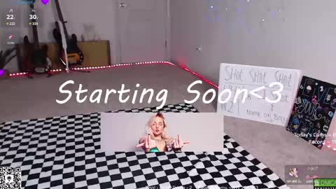 Snapshot of petitebrat chatting on March 1, 8:42 pm PiperAvery online show from March 1, 8:42 pm