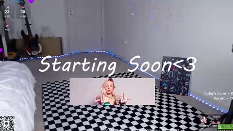 Snapshot of petitebrat chatting on March 5, 6:34 pm PiperAvery online show from March 5, 6:34 pm