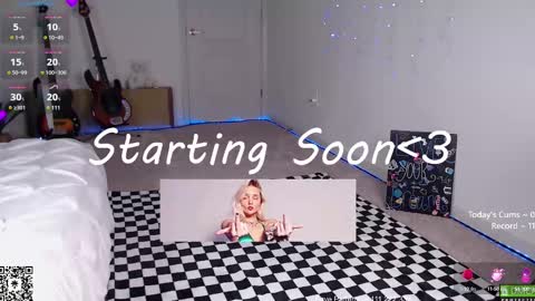 Snapshot of petitebrat chatting on March 7, 8:00 pm PiperAvery online show from March 7, 8:00 pm