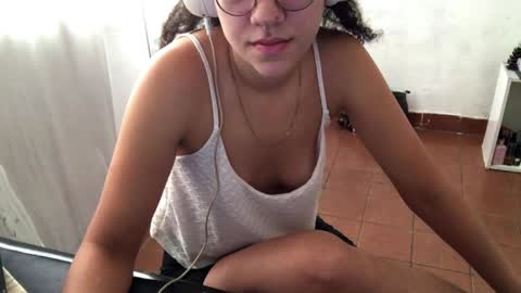 Snapshot of petitecurlybrunette chatting on April 9, 12:43 pm Mlian online show from April 9, 12:43 pm