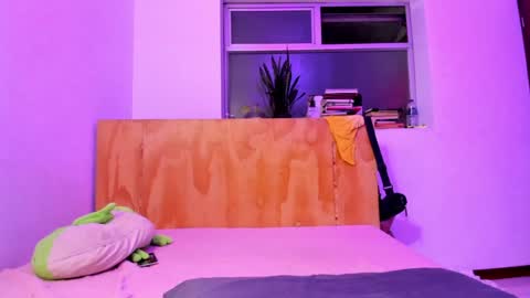 Snapshot of petitee_lunna chatting on January 15, 2:06 am Lunna online show from January 15, 2:06 am