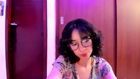 Snapshot of petitee_lunna chatting on February 10, 12:41 am Lunna online show from February 10, 12:41 am