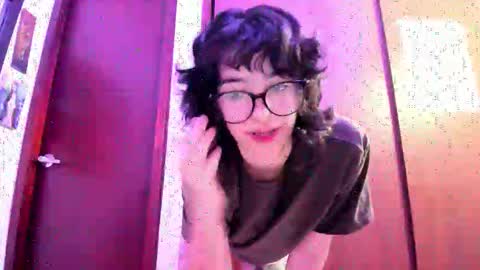 Snapshot of petitee_lunna chatting on October 20, 2:56 am Lunna online show from October 20, 2:56 am