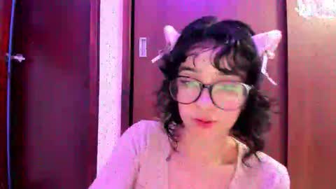 Snapshot of petitee_lunna chatting on October 27, 12:58 am Lunna online show from October 27, 12:58 am