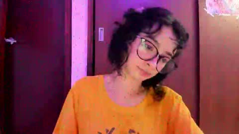 Snapshot of petitee_lunna chatting on November 7, 11:38 pm Lunna online show from November 7, 11:38 pm