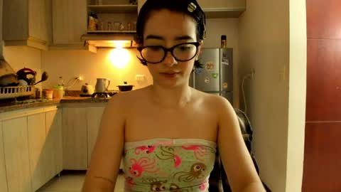 Lunna online show from April 11, 1:43 am