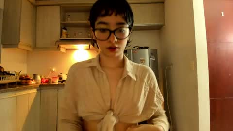 Lunna online show from April 19, 1:16 am