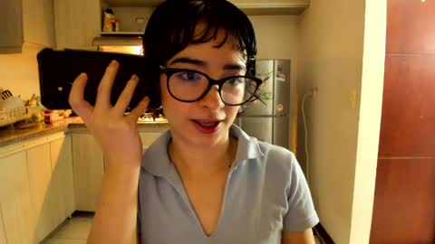 Lunna online show from April 28, 1:48 am