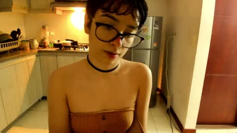 Snapshot of petitee_lunna chatting on May 29, 4:43 am Lunna online show from May 29, 4:43 am
