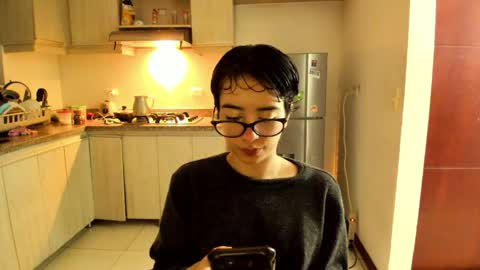 Snapshot of petitee_lunna chatting on May 30, 1:25 am Lunna online show from May 30, 1:25 am