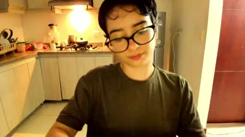 Snapshot of petitee_lunna chatting on June 8, 1:09 am Lunna online show from June 8, 1:09 am