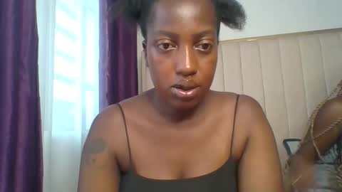 Snapshot of petiteebony6 chatting on May 14, 8:21 am petiteebony6 online show from May 14, 8:21 am