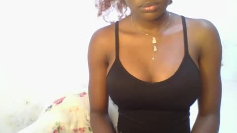 Snapshot of petiteediva chatting on April 24, 3:42 am diva online show from April 24, 3:42 am