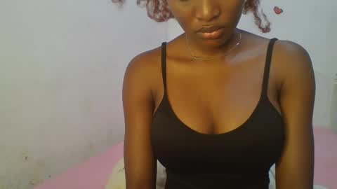 Snapshot of petiteediva chatting on April 25, 3:20 am diva online show from April 25, 3:20 am