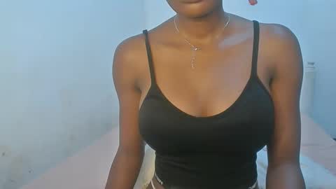 Snapshot of petiteediva chatting on April 29, 2:26 am diva online show from April 29, 2:26 am