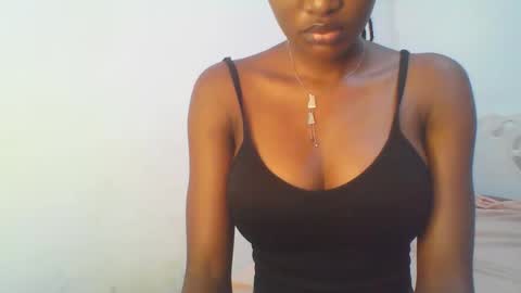 Snapshot of petiteediva chatting on May 3, 2:28 am diva online show from May 3, 2:28 am