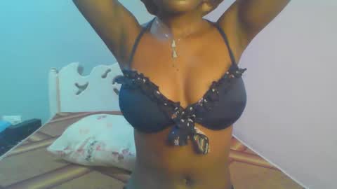 Snapshot of petiteediva chatting on May 4, 2:29 am diva online show from May 4, 2:29 am