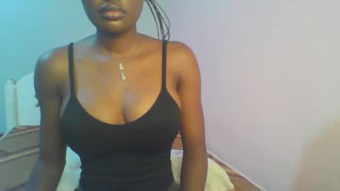 Snapshot of petiteediva chatting on May 7, 2:28 am diva online show from May 7, 2:28 am