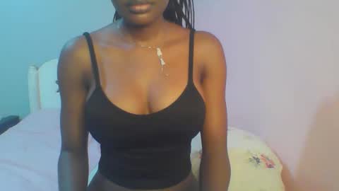 Snapshot of petiteediva chatting on May 9, 2:39 am diva online show from May 9, 2:39 am