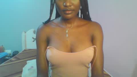 Snapshot of petiteediva chatting on May 13, 2:42 am diva online show from May 13, 2:42 am