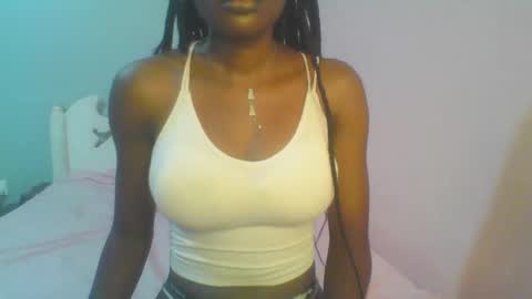 Snapshot of petiteediva chatting on May 20, 2:29 am diva online show from May 20, 2:29 am