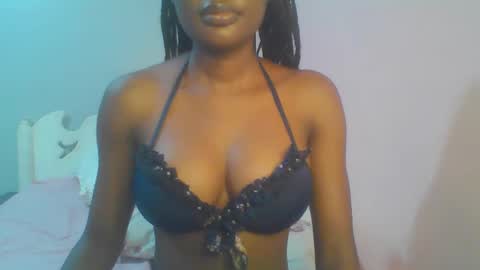 Snapshot of petiteediva chatting on May 21, 2:40 am diva online show from May 21, 2:40 am