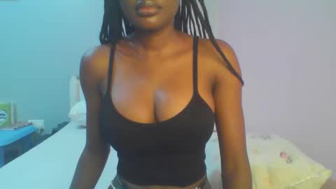 Snapshot of petiteediva chatting on May 24, 2:38 am diva online show from May 24, 2:38 am