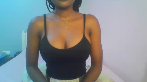 Snapshot of petiteediva chatting on May 28, 2:53 am diva online show from May 28, 2:53 am