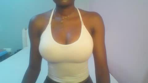 Snapshot of petiteediva chatting on May 31, 3:36 am diva online show from May 31, 3:36 am