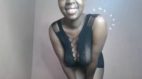 Snapshot of petitemomma76379 chatting on May 20, 6:41 am sexy chocolate online show from May 20, 6:41 am