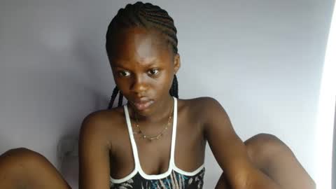 Snapshot of petitgirl88 chatting on June 5, 5:03 am petitgirl88 online show from June 5, 5:03 am