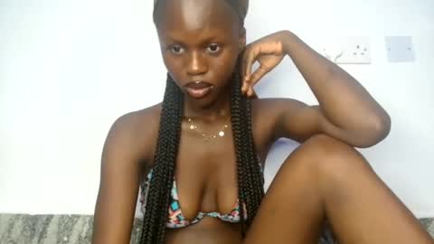 Snapshot of petitgirl88 chatting on June 9, 10:49 am petitgirl88 online show from June 9, 10:49 am