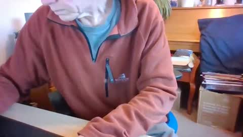 Snapshot of petitwilly chatting on January 15, 10:38 am petitwilly online show from January 15, 10:38 am