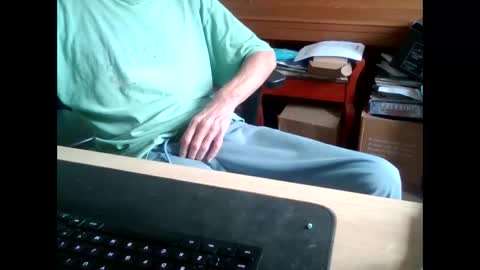 Snapshot of petitwilly chatting on October 1, 9:26 am petitwilly online show from October 1, 9:26 am