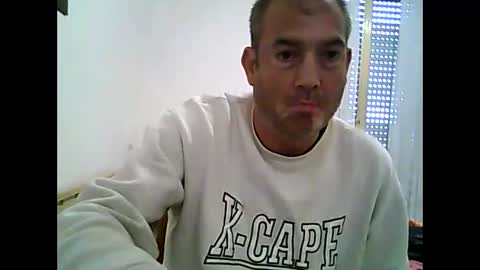 Snapshot of pets76 chatting on March 20, 3:39 pm pets76 online show from March 20, 3:39 pm