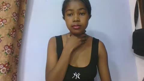 phania185885 online show from April 13, 5:02 am