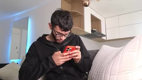 phantom_bigger1 online show from December 3, 1:53 pm