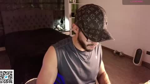 Snapshot of phantom_bigger1 chatting on May 15, 9:55 pm phantom_bigger1 online show from May 15, 9:55 pm